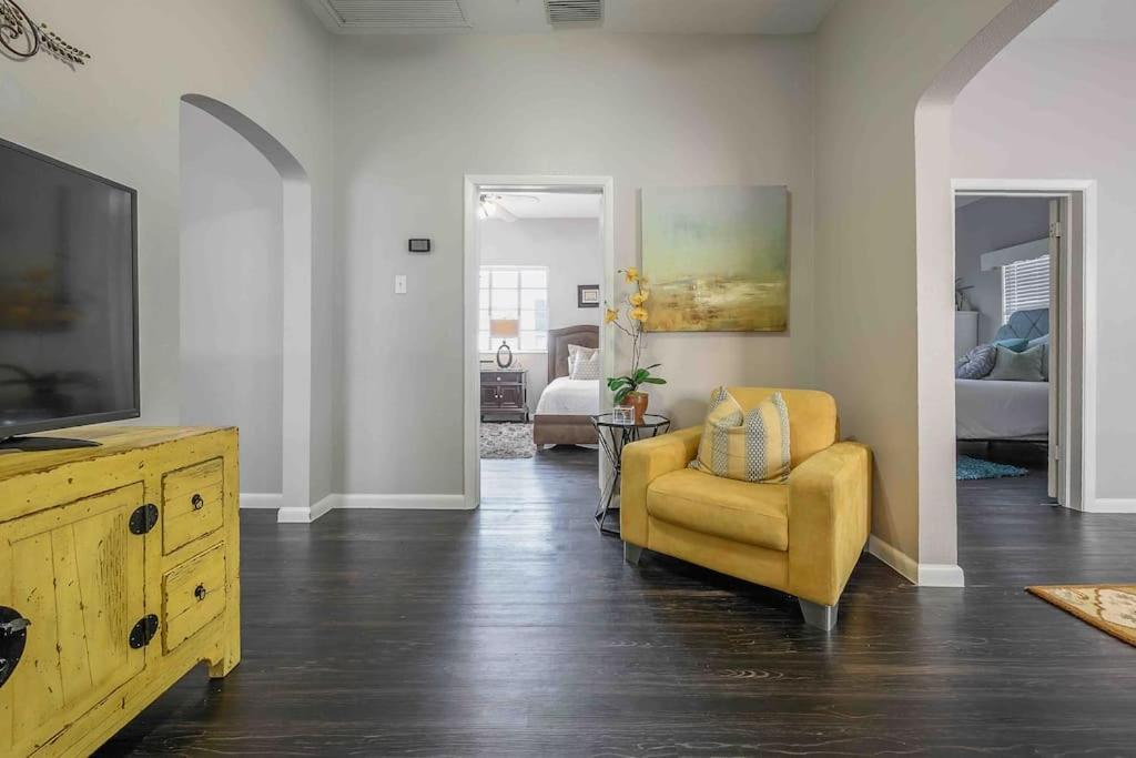 No Ho Yellow Door Bungalow Tampa Extérieur photo
