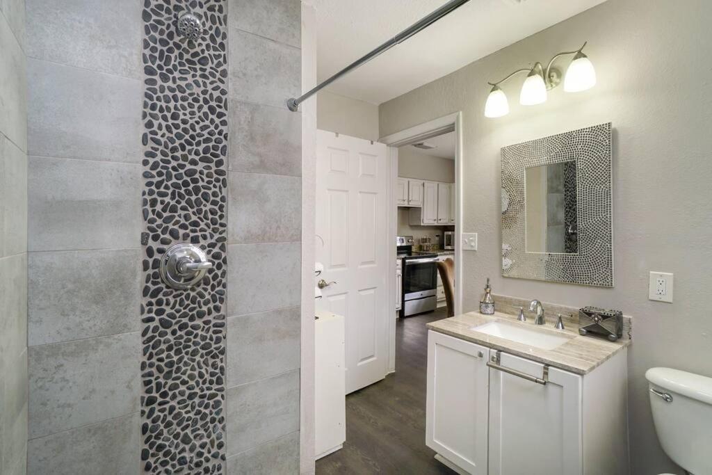 No Ho Yellow Door Bungalow Tampa Extérieur photo