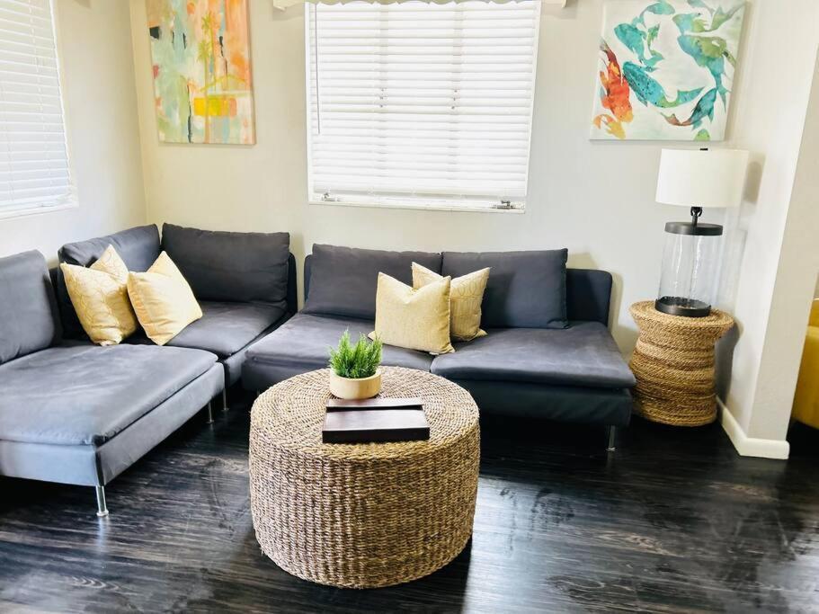 No Ho Yellow Door Bungalow Tampa Extérieur photo
