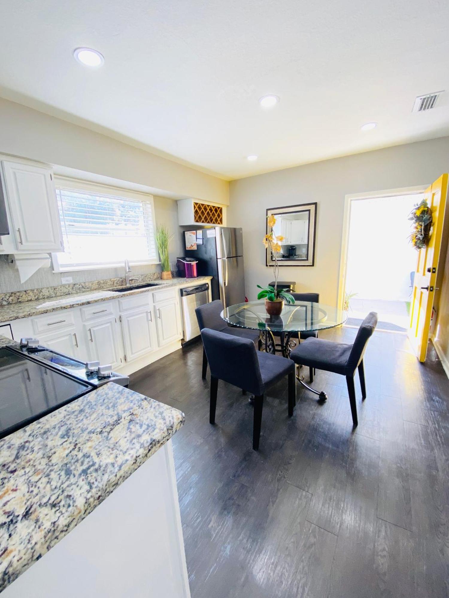 No Ho Yellow Door Bungalow Tampa Extérieur photo